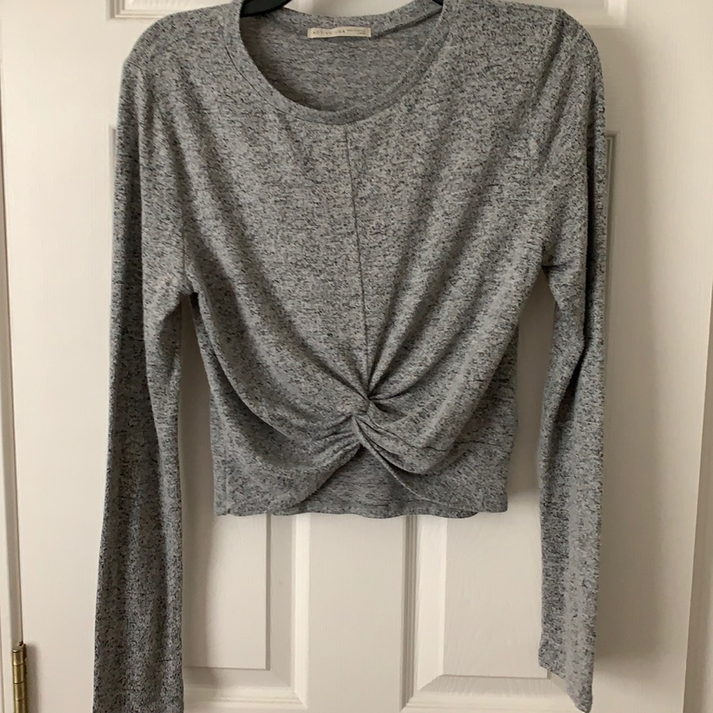gray crop top